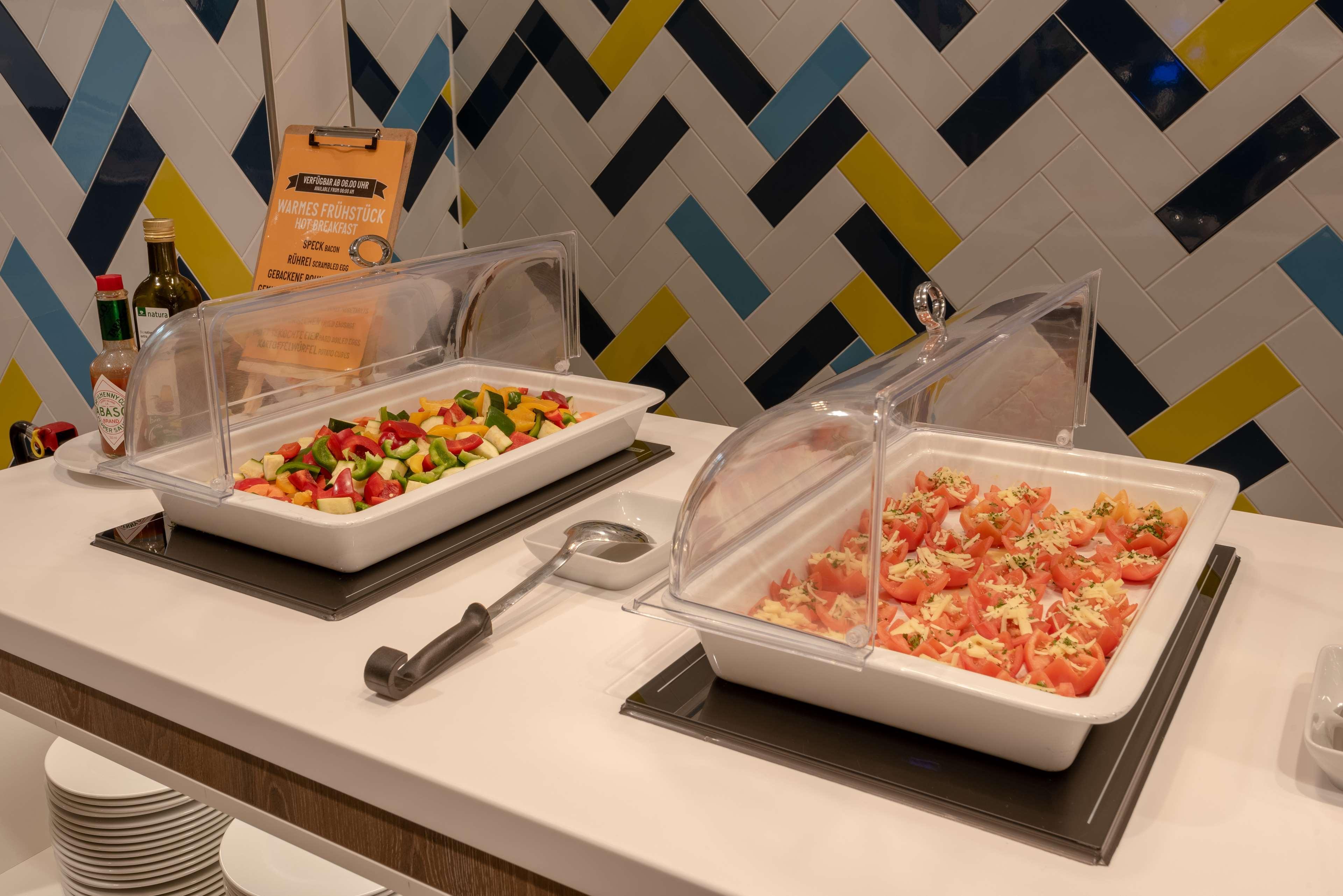 Hampton By Hilton Duesseldorf City Centre Екстериор снимка